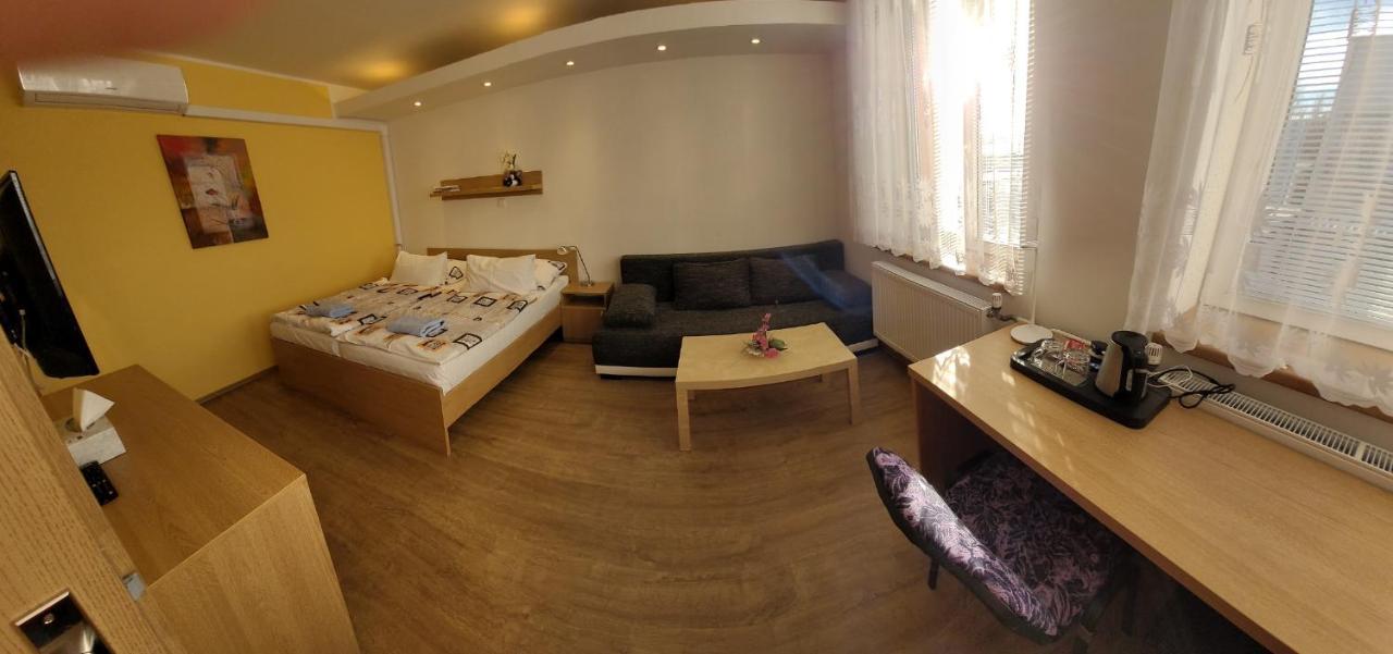 Hotel Gól Prostějov Kültér fotó