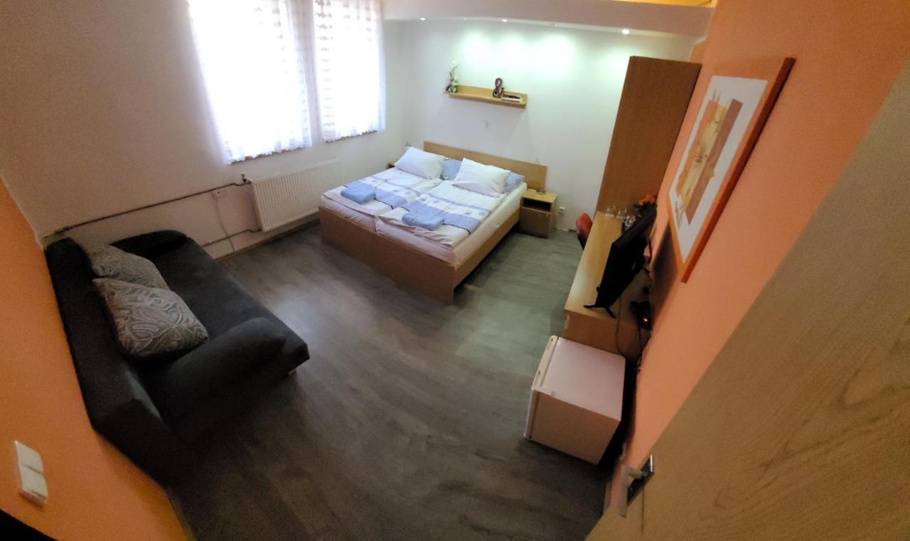 Hotel Gól Prostějov Kültér fotó