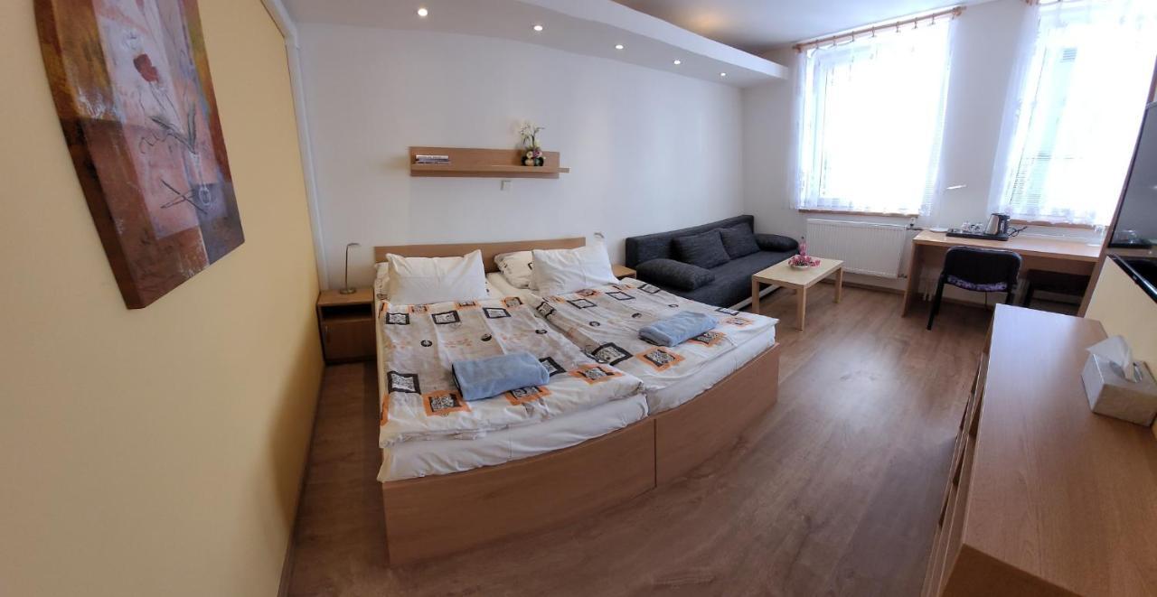 Hotel Gól Prostějov Kültér fotó