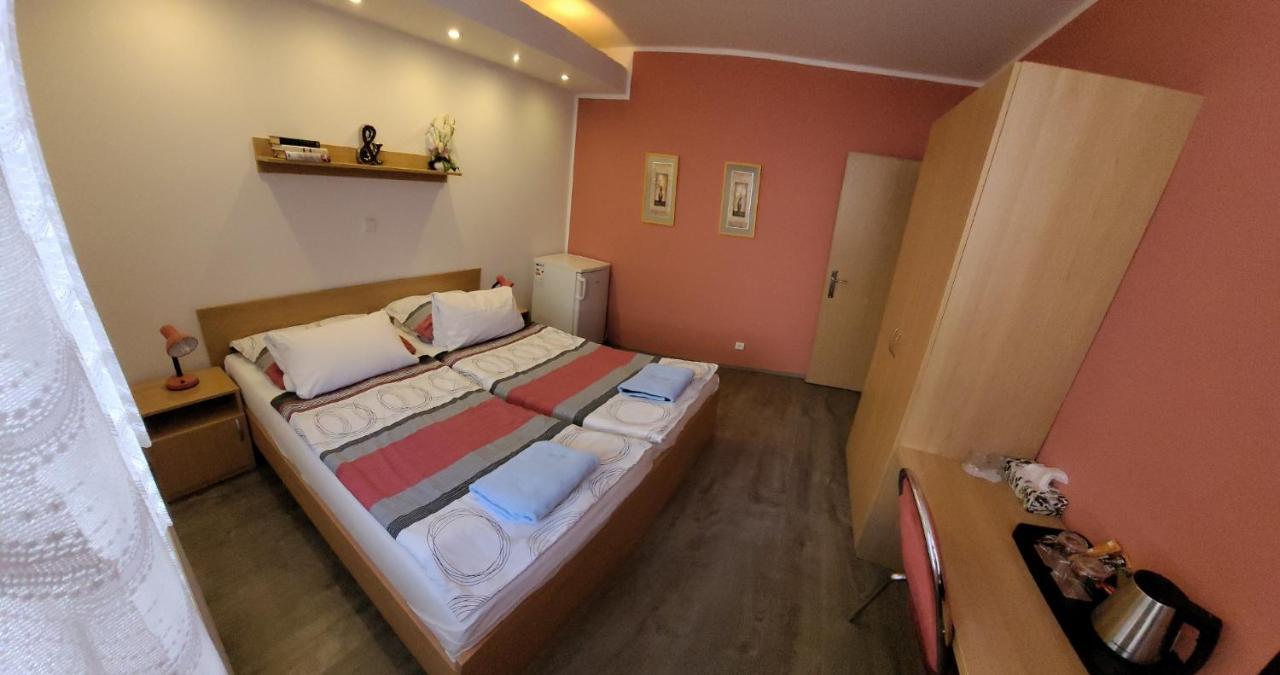Hotel Gól Prostějov Kültér fotó