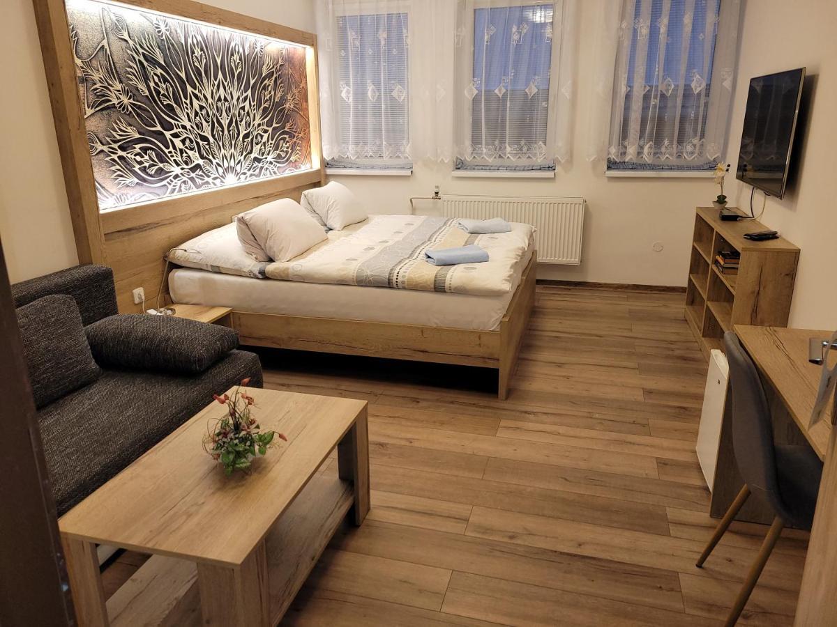 Hotel Gól Prostějov Kültér fotó