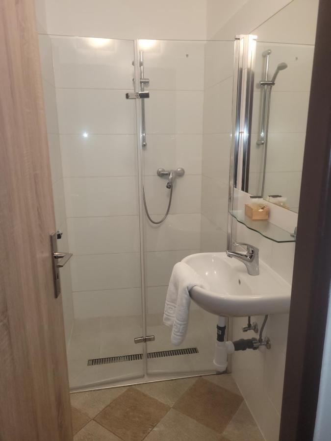Hotel Gól Prostějov Kültér fotó