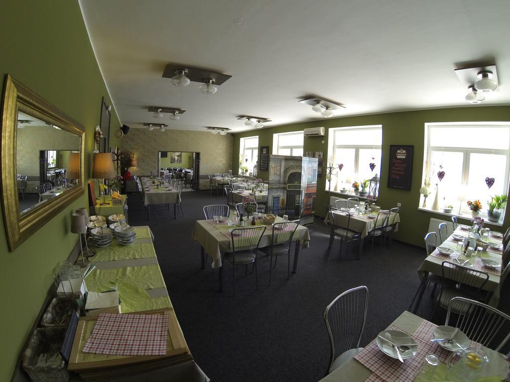 Hotel Gól Prostějov Kültér fotó