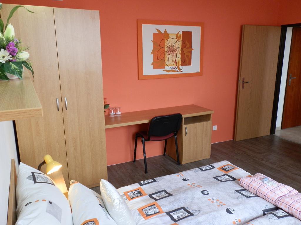 Hotel Gól Prostějov Szoba fotó